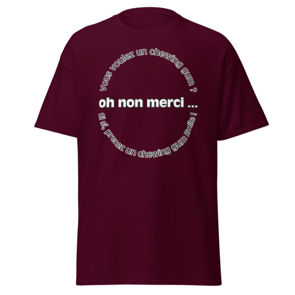 "Vous voulez un chewing gum ? Oh non merci... Si si, prenez un chewing gum, Émile !" Ce t-shirt reprend une des répliques cultes de La Cité de la Peur, pour les fans de comédie familiale et de moments mémorables. Parfait pour ajouter une touche humoristique de cinéma français à votre look.