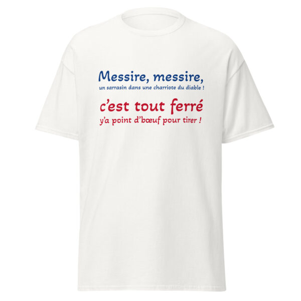 "Messire, messire, un sarrasin dans une charriote du diable ! C’est tout ferré, y’a point d’bœuf pour tirer !" Ce t-shirt reprend une réplique emblématique des Visiteurs, immortalisant la découverte de la modernité par Jacquouille. Idéal pour les fans de cette comédie culte, il apporte une touche rétro et décalée à votre style, tout en rendant hommage à l'humour intemporel du film.