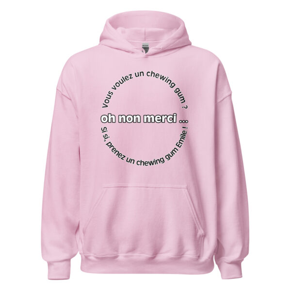 "Vous voulez un chewing gum ? Oh non merci... Si si, prenez un chewing gum, Émile !" Ce sweat à capuche iconique reprend une des répliques cultes de La Cité de la Peur, pour les fans de comédie absurde et de moments mémorables. Parfait pour ajouter une touche de cinéma français à votre look tout en restant bien au chaud !