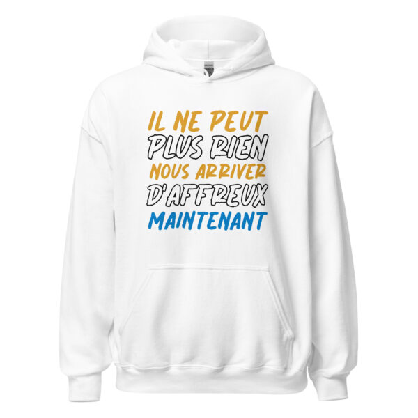 Ce sweat à capuche rend hommage à cette réplique emblématique de La Cité de la Peur, un classique des Nuls. Confortable et plein d’esprit, il est parfait pour les fans de cette comédie culte qui souhaitent afficher leur amour pour le film tout en restant stylés et au chaud.